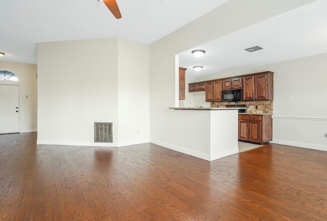Foto del edificio - 926 Meadow Cir S