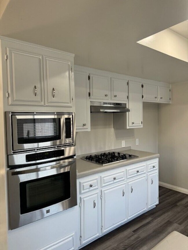 Building Photo - 505 Marylhurst St