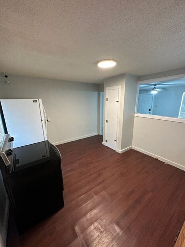 Building Photo - 1301 Sewell St