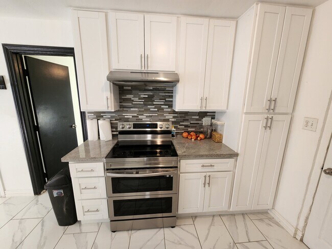 Foto del edificio - 3518 W Lynwood St