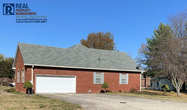 Foto del edificio - Adorable brick home in a great neighborhood! Huge bonus room and 2 car garage!