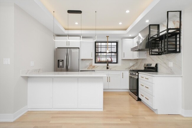 Building Photo - 4153 N Hermitage Ave