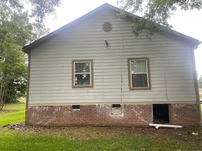 Foto del edificio - 137 Sivley Ave