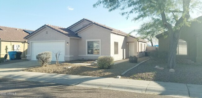 Building Photo - 2035 E Aire Libre Ave