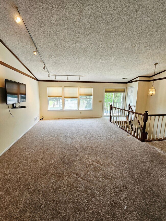 Sala de estar + Comedor - 1990 Mattis St