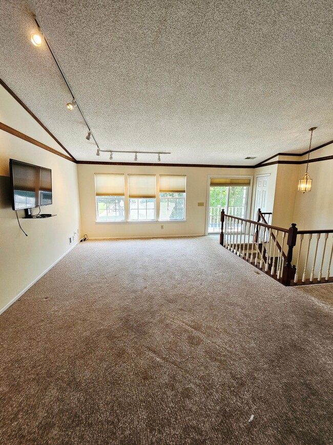 Living Room+Dining - 1990 Mattis St