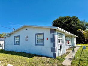 Building Photo - 1041 NW 7th Ct