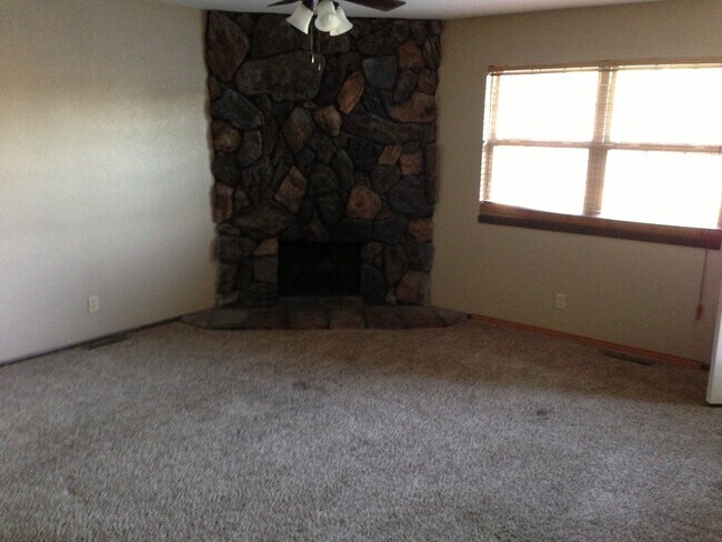 Foto del edificio - 3 Bedroom, Recently Remodeled, 1 Bath, Bas...