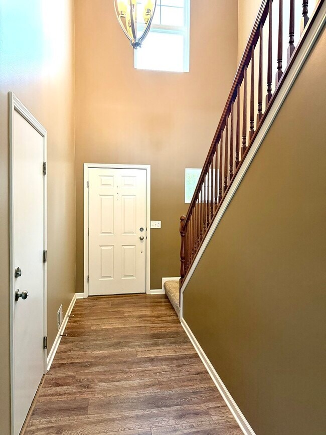 Building Photo - 1282 Newport Cir