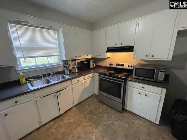 Building Photo - 1900 Lorick Ave