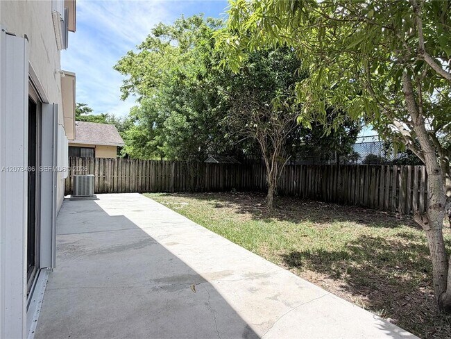 Building Photo - 20110 SW 88th Ct