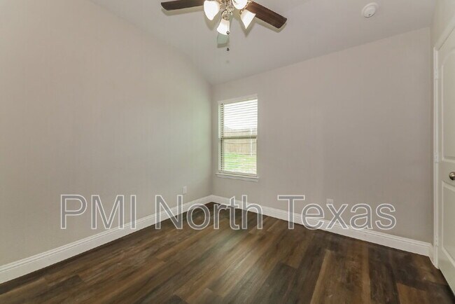 Foto del edificio - 6415 Graceland Dr