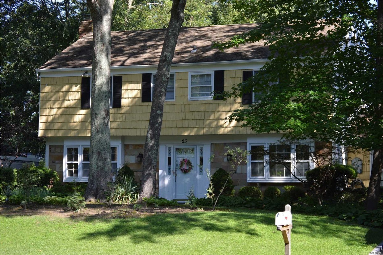 Primary Photo - 23 Blueberry Ln