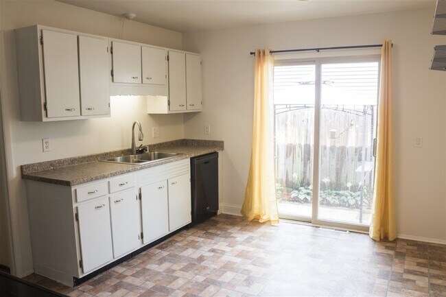 Building Photo - 1806 Golden Oak Ln