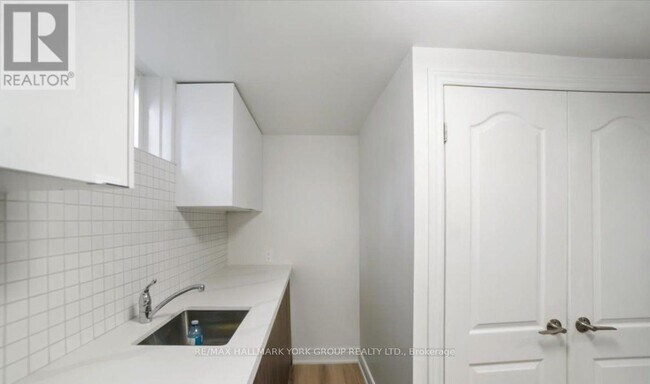 Building Photo - 28 Charlbrook Ave