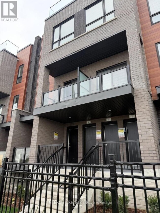 Building Photo - 18 Lytham Grn Cir