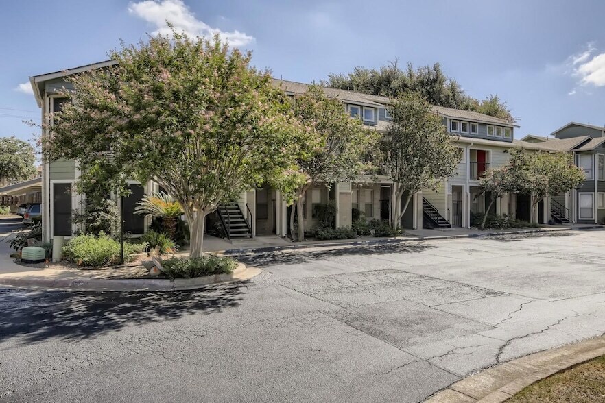 Foto principal - 2104 Cullen Ave