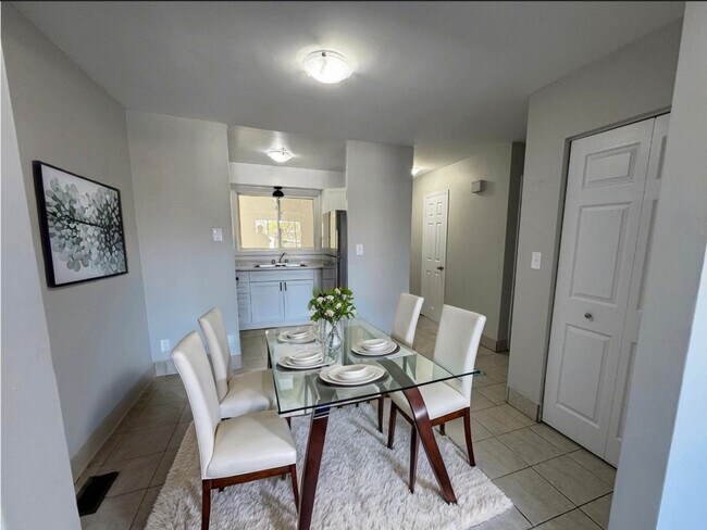 Building Photo - CONTINENTAL TOWNHOMES