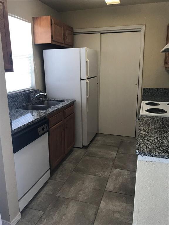 Building Photo - 824 Russell Cir