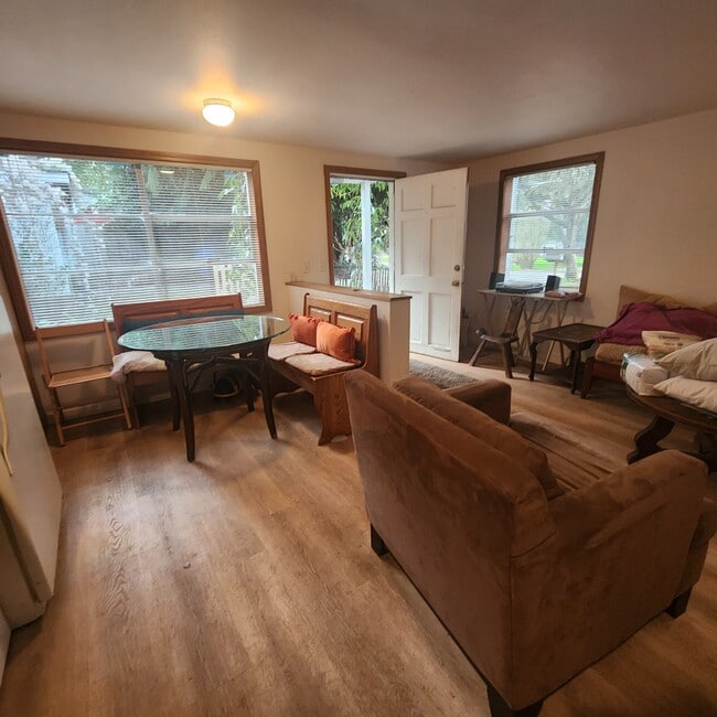 (Currently unfurnished). - 3123 NW 87th St (Currently unfurnished). - 3123 NW 87th St
