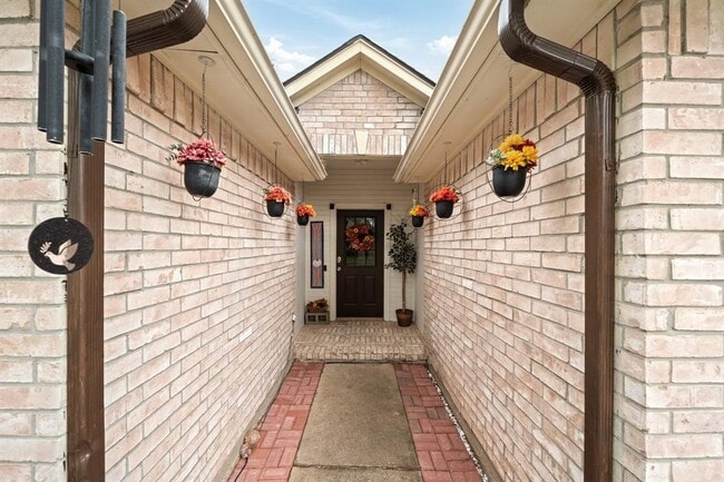 Building Photo - 17023 Enchanted Cir W