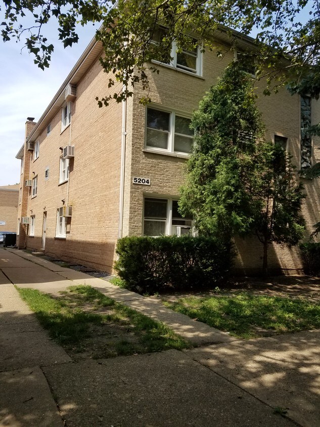Building Photo - 5204 N Potawatomie Ave