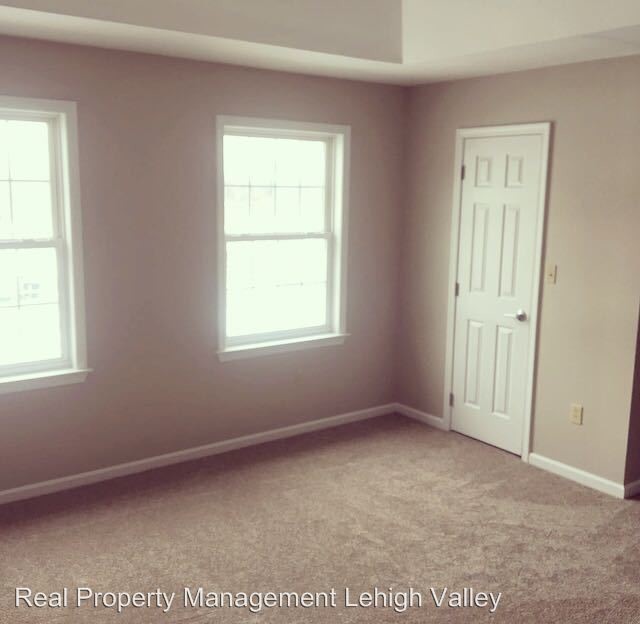 Foto del edificio - 315 S Oak St