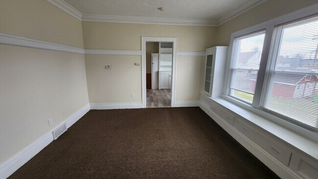 Building Photo - 4646 Blythin Rd Garfield Heights, OH 44125