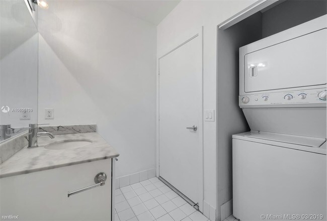 Building Photo - 600 Biscayne Blvd