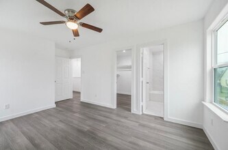 Building Photo - 7804 Crestview Dr