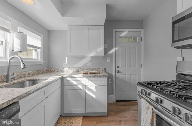 Foto del edificio - 4513 Woodlea Ave