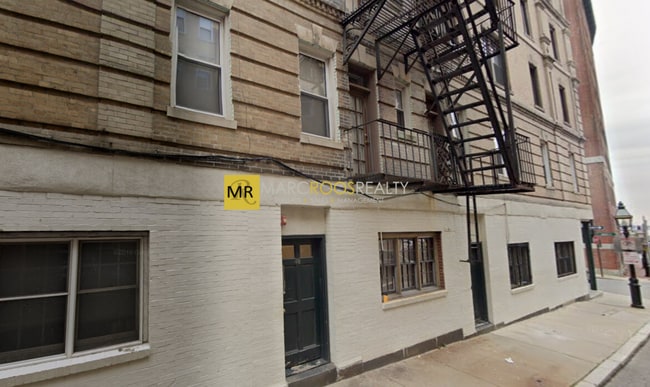 Building Photo - 33 Clark St