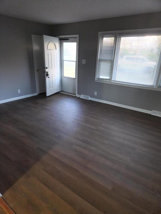 Building Photo - 3832 Walhampton Dr