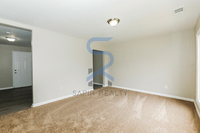 Building Photo - A Peaceful Escape in the City – 3BR Home in Thomasville Heights