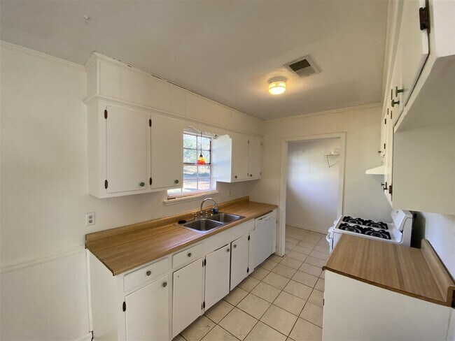 Foto del edificio - 222 Cherry Cir