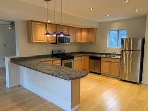 Building Photo - 5 Kosciusko Way