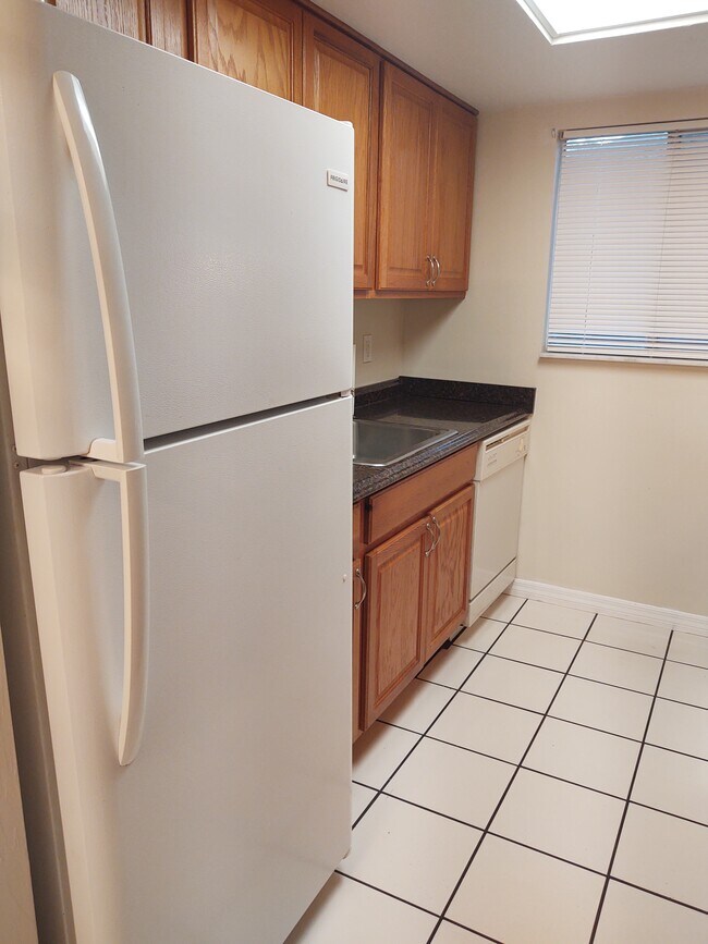 Kitchen - 3364 Alouette Cir
