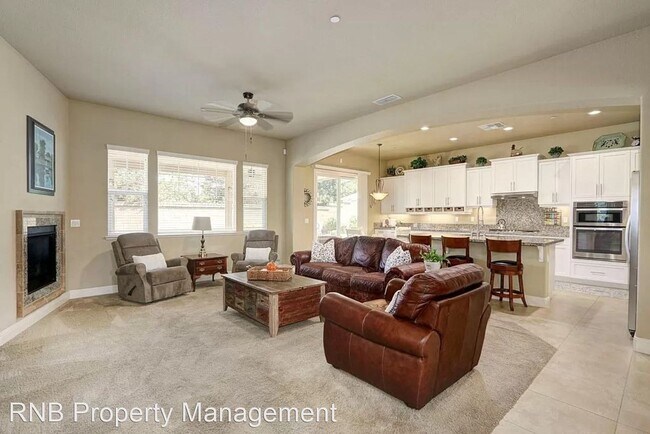 Foto del edificio - 3 br, 2 bath House - 2178 Fenceline Drive