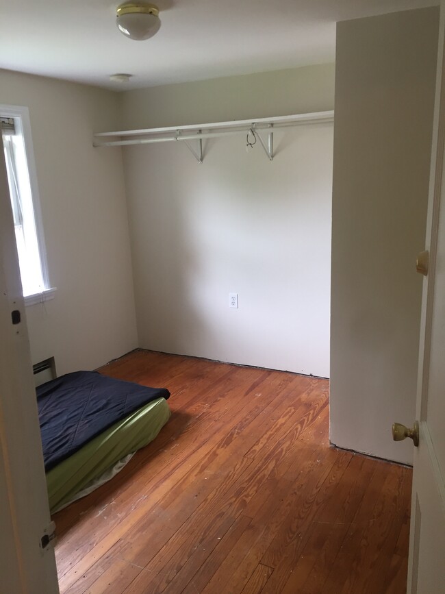 Building Photo - 225 Laury St