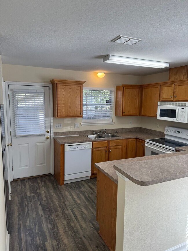 Building Photo - Spacious 3BR/3BA Home on Nena Hills – Private Driveway, Garage & Patio – $1,600/Month