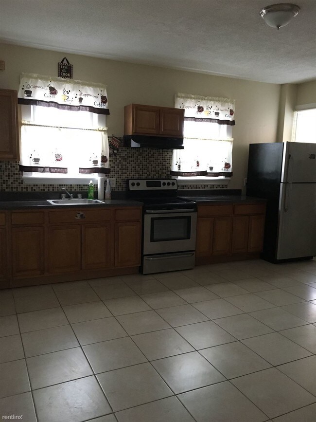 Building Photo - 27 Elliott St