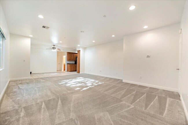 Foto del edificio - 637 N Fairview St