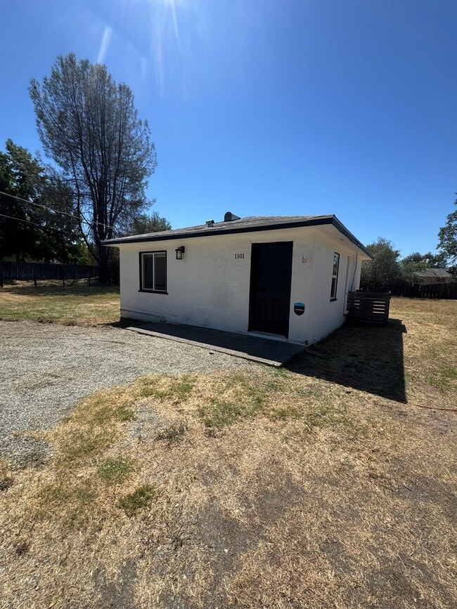 Building Photo - CUTE 2 BED 1 BATH HOUSE