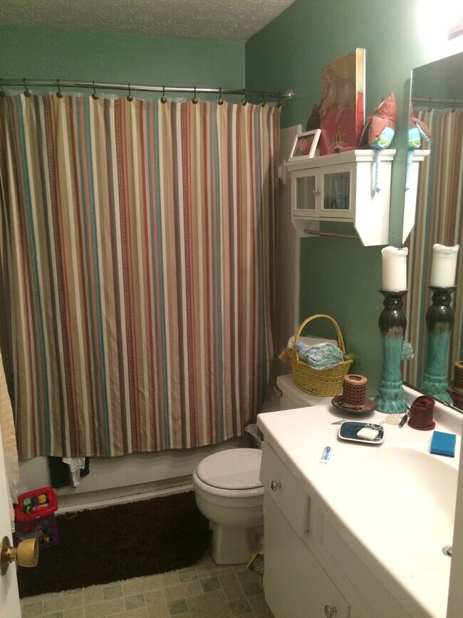 Foto del edificio - Spacious 3 Bedroom 2.5 Bath Townhome with Community Pool!!