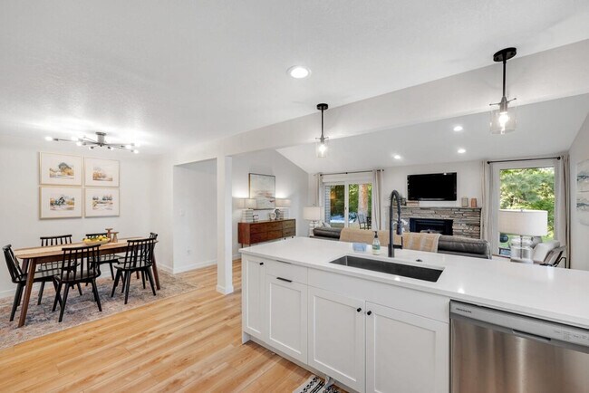 Foto del edificio - 2890 N Mountain Rd