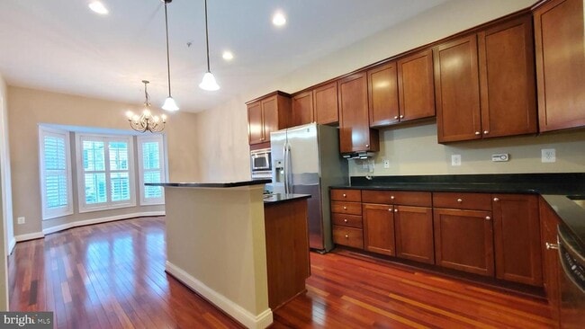 Foto del edificio - 631 Hurdle Mill Pl