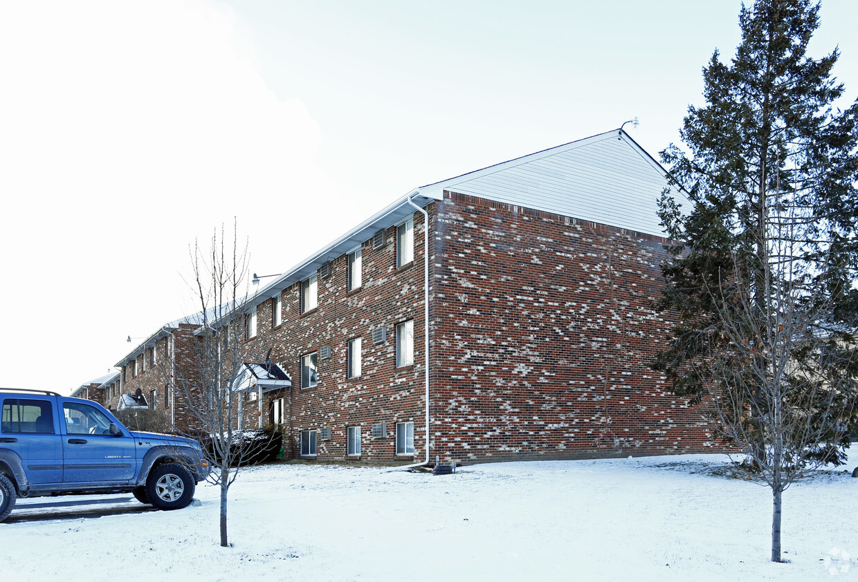 Building Photo - River Bend Apartments