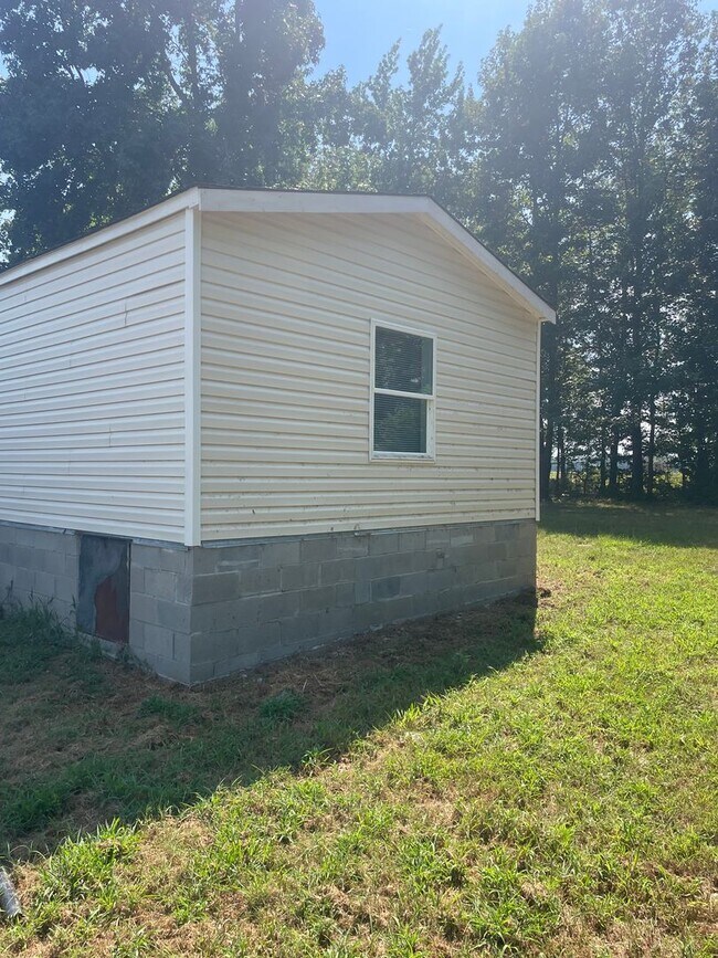 Building Photo - 3 BR 2 Bath 1,280 sq ft singlewide mobile ...