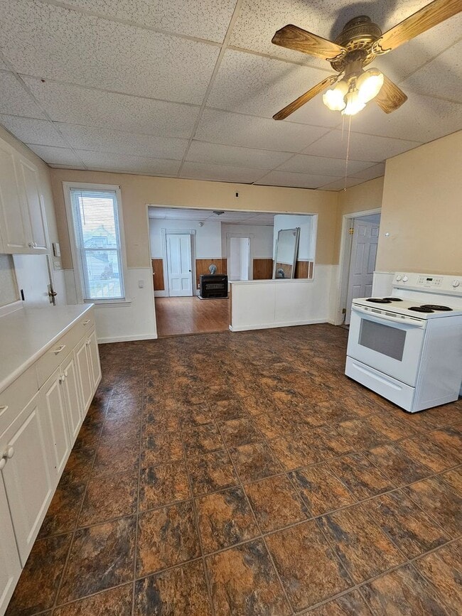 Building Photo - 495 Rimmon St