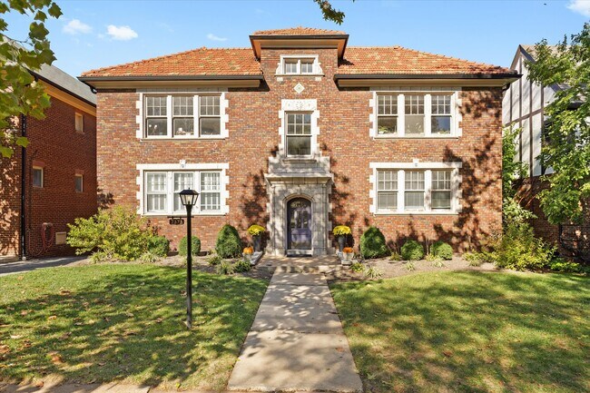Foto del edificio - 7373 Pershing Ave